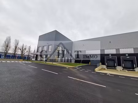 a louer 1732 m² entrepot et bureaux (neuf) a la courneuve
