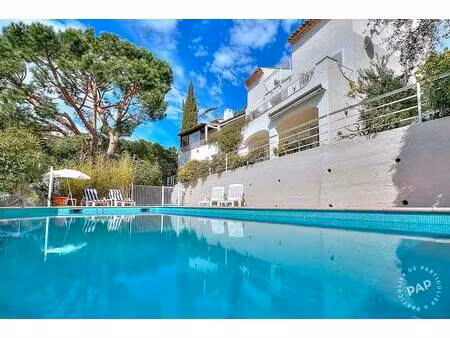 villa. cannes croix des gardes  **climatisée  confortable**  260 m². 5 chambres avec chacu