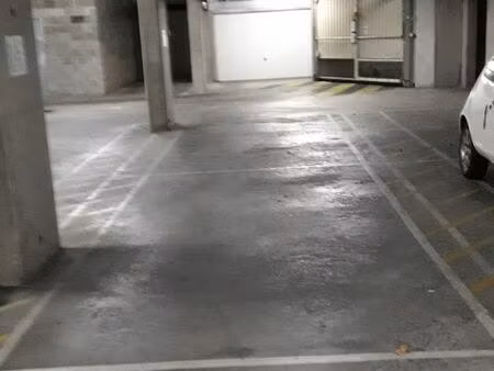 colomiers 31 place de parking norme handicapé avec borne de recharge