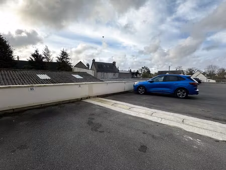 parking dans résidence sécurisée - proche commerces & gare à
