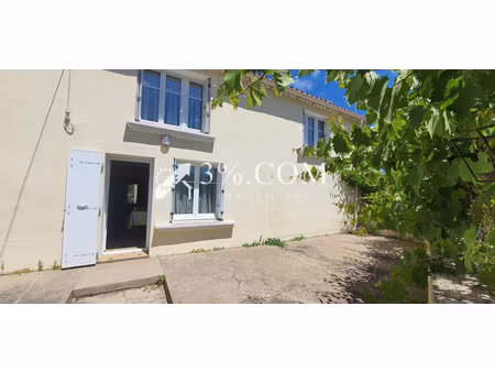 moutiers- sur-le-lay maison à rénovée de 90m² avec une grange aménageable.