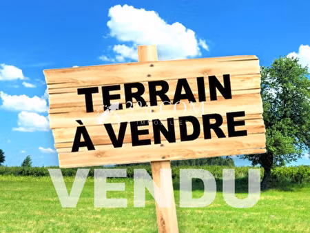 terrain constructible de 1041 m².