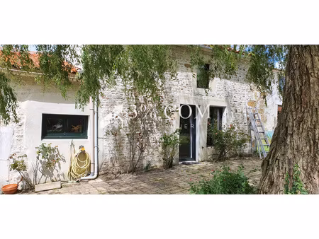 la chapelle-thémer maison en pierres atypique de 187 m²