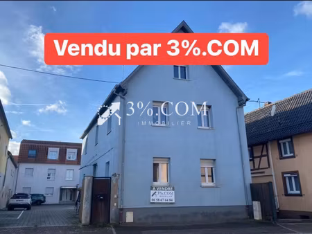 3%com maison rénovée avec 7 chambres et 3 salles de bain.