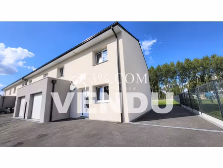 belle semi-individuelle de 2021 sur 553 m² de terrain.