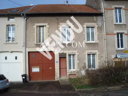 à crévic  maison de 70m²  3 chambres  55 m² de garage  dépendances  40 m² de cour avec 4 t