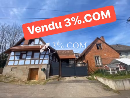 3%com - corps de ferme avec dépendances  hangar et jardin sur 26 ares.