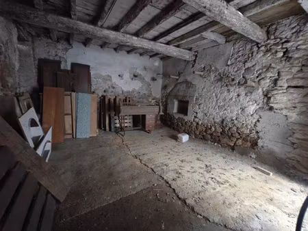 village 7km limoux - deux remises de 33m2 et 21m2