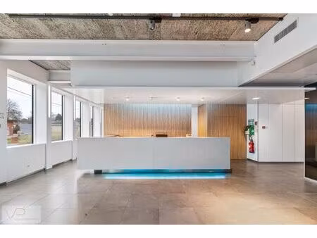 espace de bureau flexible à partir de 150 m2 à louer à ri...