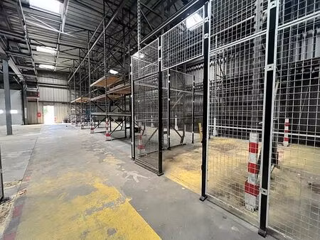 location local d'activités coignieres 551 m²