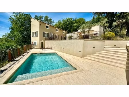 villa de luxe à vendre au le beaucet