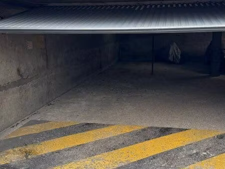 place parking sécurisé box