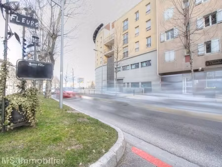 local professionnel de 141 m² - gap