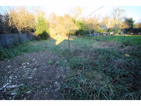 mandres les roses : terrain constructible de 299m²