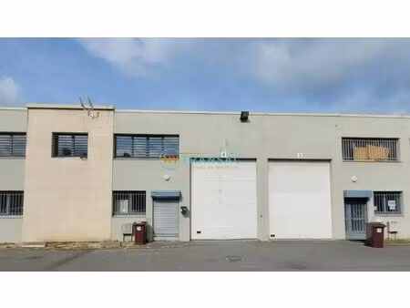 location local industriel 387 m² à émerainville (77184)