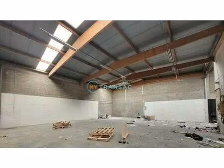 location local industriel 564 m² à émerainville (77184)