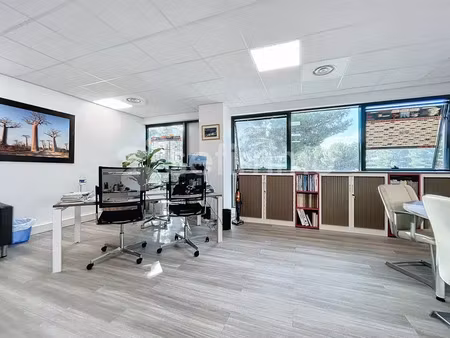bureaux neufs 96m² avec 3 places de parking