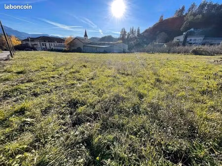 terrain de 3228 m² à la motte du caire