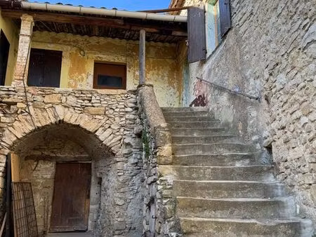 jolie maison de village à restaurer - énorme potentiel