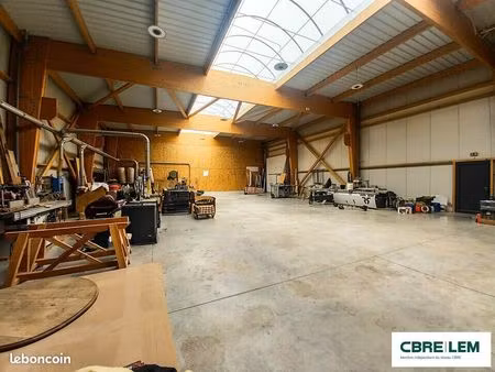 local d'activite 678 m² argences
