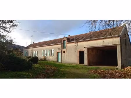 longère avec dépendances