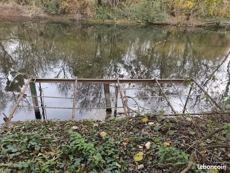 terrain de loisirs en bord de loing