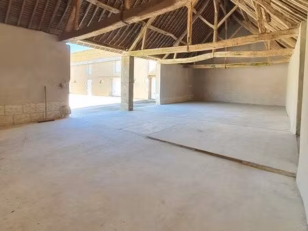 location emplacement dans une grange pour camping car caravane bateau voiture de collectio