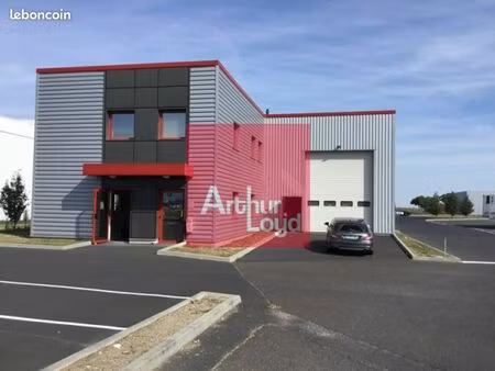 local logistique 587 m²