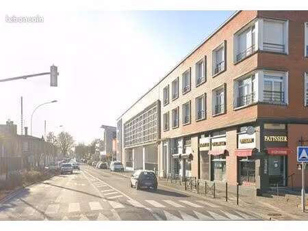 boutique 72 m² hardricourt