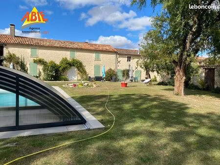 maison 7 pièces 246 m²