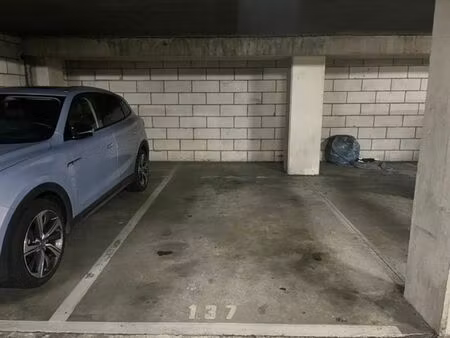 montgomery/merode : emplacement de pkg 1v intérieur sécurisé