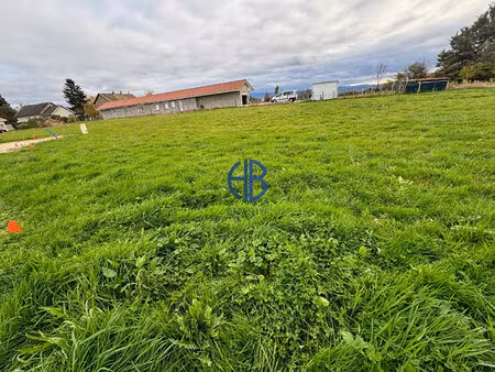 à vendre terrain plat viabilisé de 900 m² à bevenais