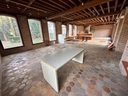 location local commercial