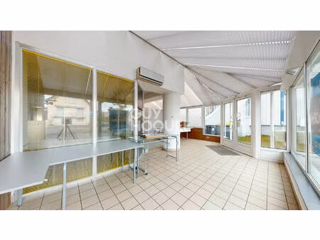 local commercial 84.86 m²