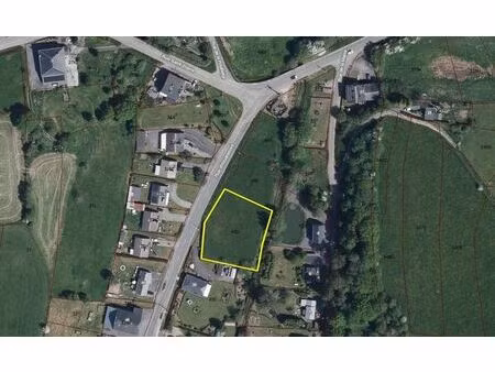 terrain à bâtir d'une superficie de 16 ares !