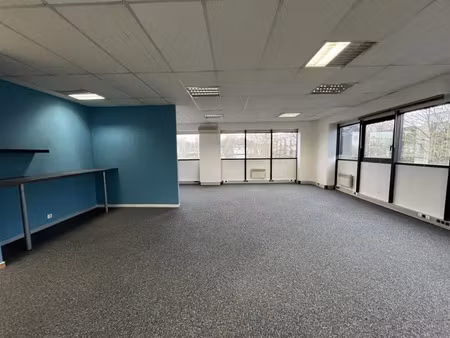 a reims bel ensemble de 3 bureaux 120m2 + emplacements de pa