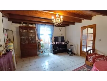 cleyrac  maison en pierres  3 chambres  dépendances avec un agréable terrain