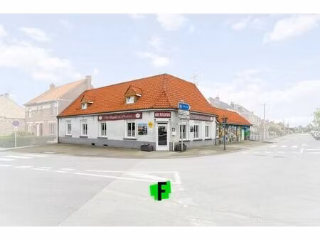 café réputé avec résidence à bambecque à vendre.