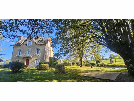 villa de caractère de 1898 avec parc arboré  piscine et dépe