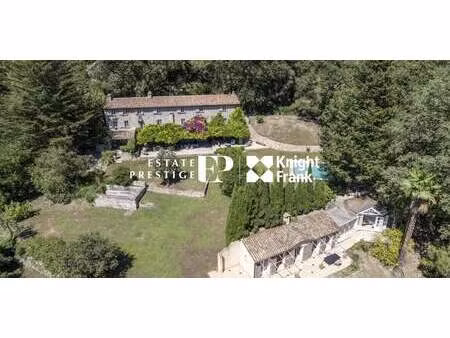 villa avec piscine et terrasse châteauneuf-grasse (06)