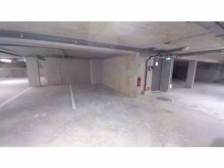 vente parking 12 m² à la crau (83260)  15 000 €
