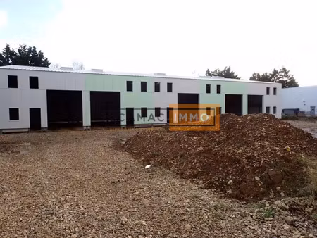 local d'activités de 1061m²