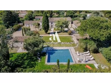 villa de luxe de 12 pièces en location saint-rémy-de-provence  provence-alpes-côte d'azur
