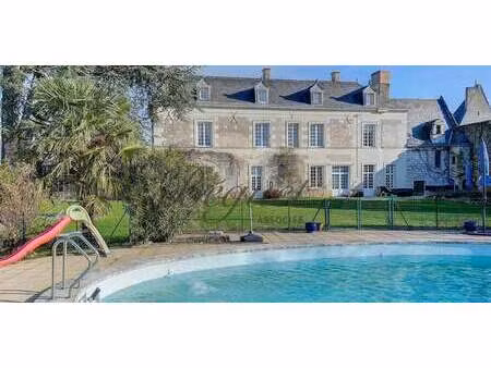 maison avec piscine et jardin huismes (37)