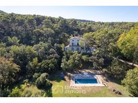 villa d'élégance intemporelle en surplomb de la sorgue