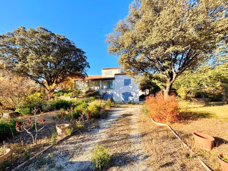 proche nyons   belle villa sur 5500m2 arborés et constructib