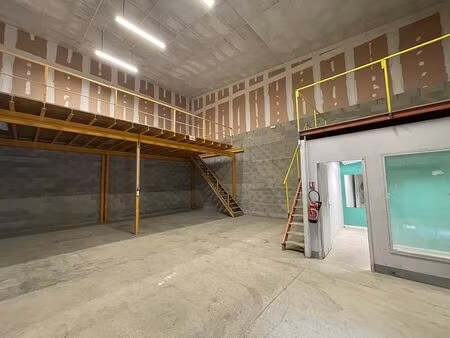 location local d'activités vendargues 925 m²