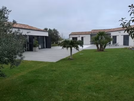 maison avec dépendance d'exception à ferrieres