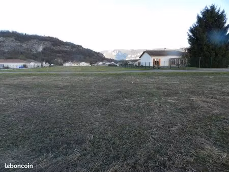 terrain plat constructible 984 m2