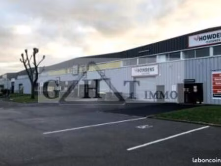 local industriel 887 m²